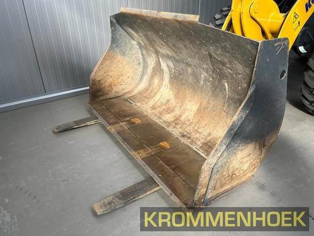 фронтальный погрузчик KOMATSU WA70M-8E0