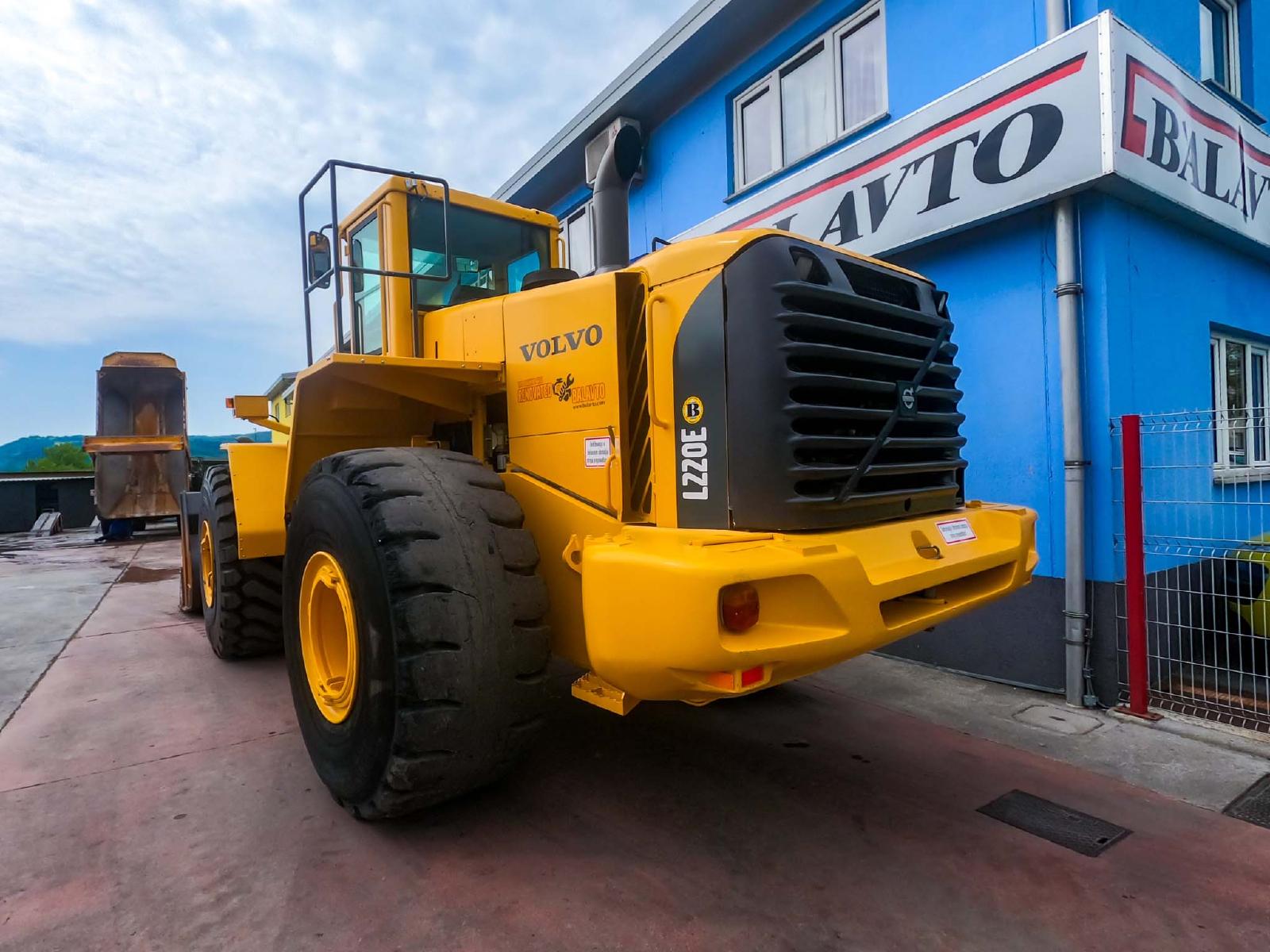 фронтальный погрузчик VOLVO L220