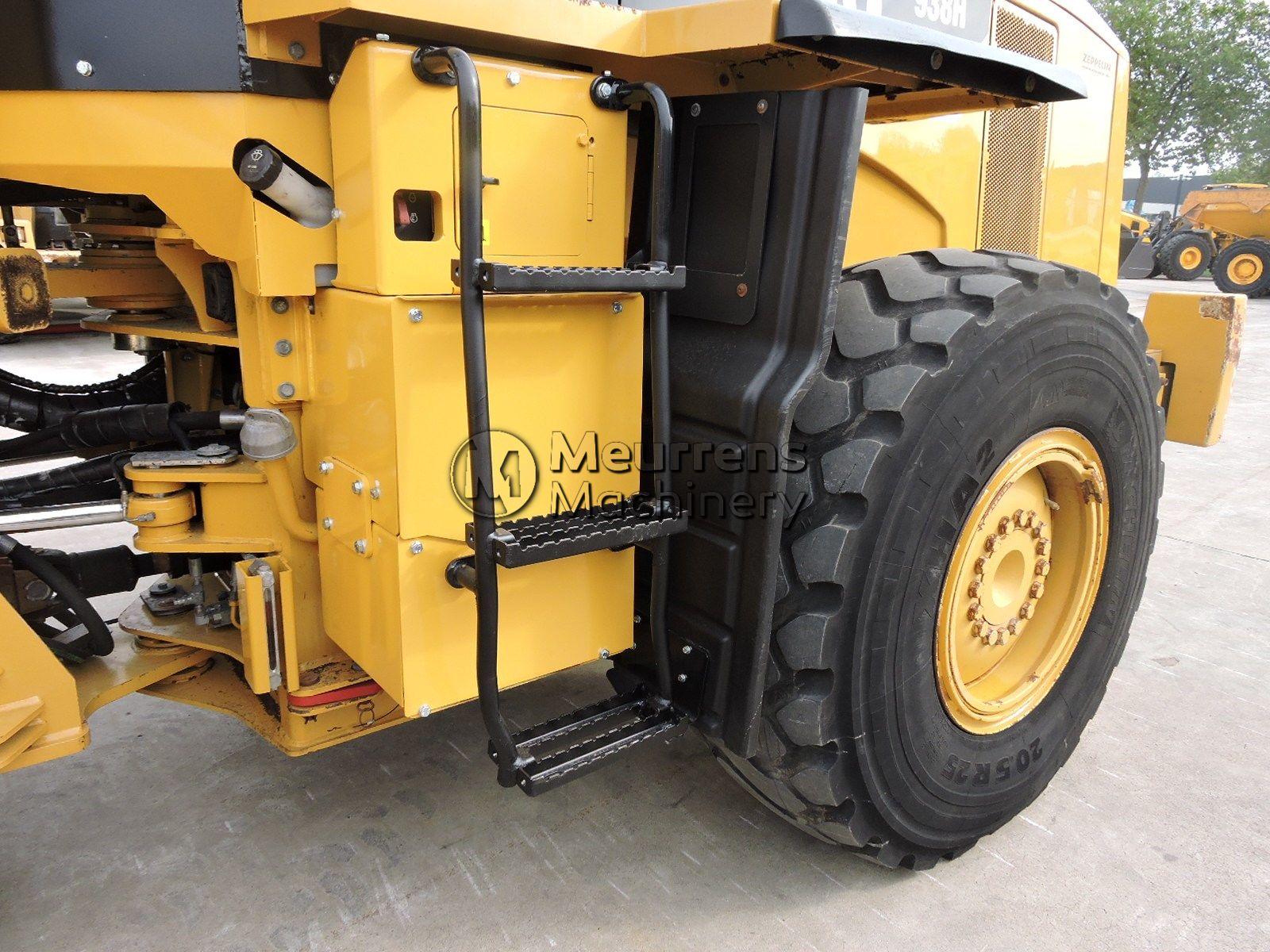 фронтальный погрузчик CATERPILLAR 938H