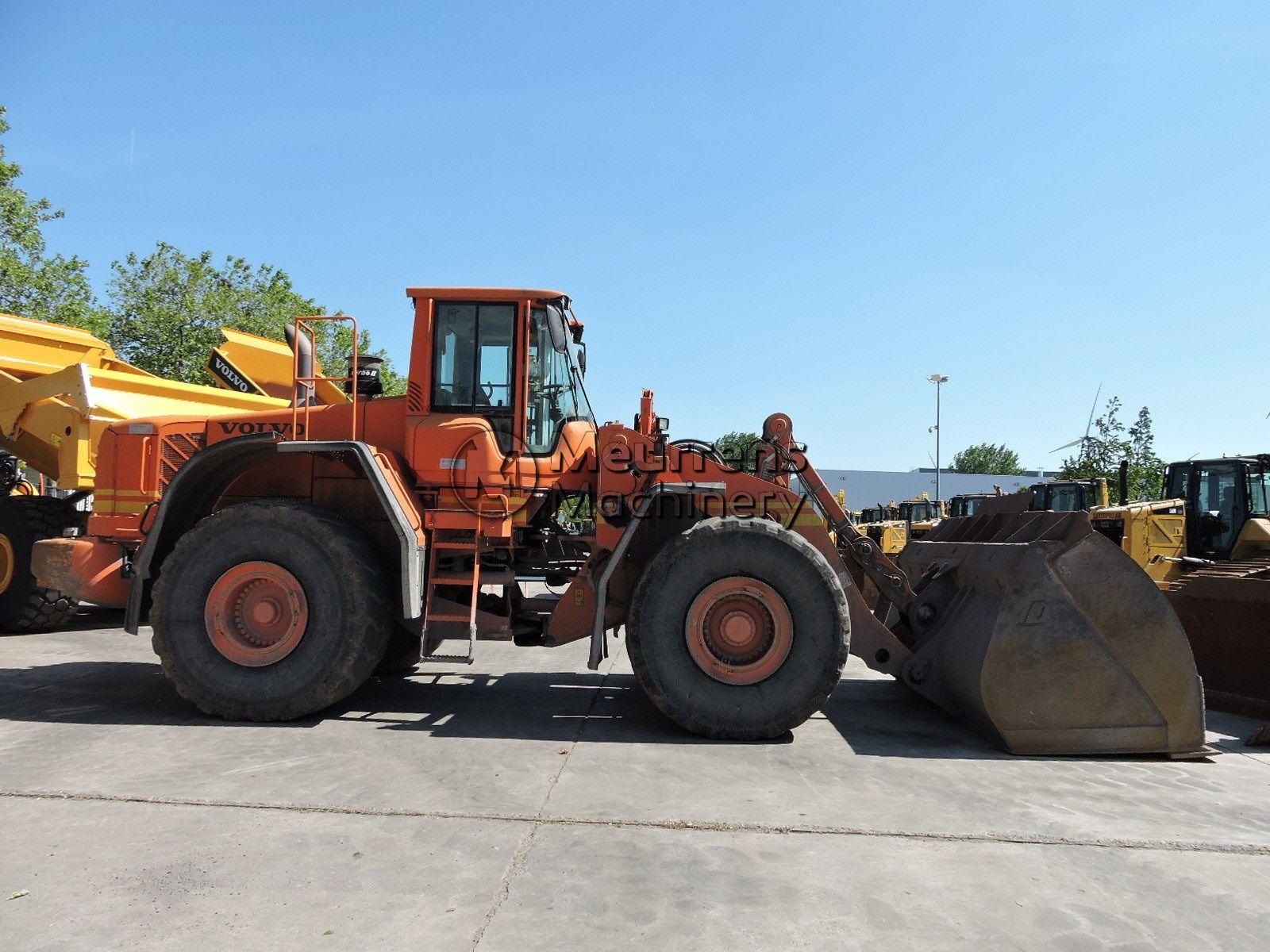 фронтальный погрузчик VOLVO L220F