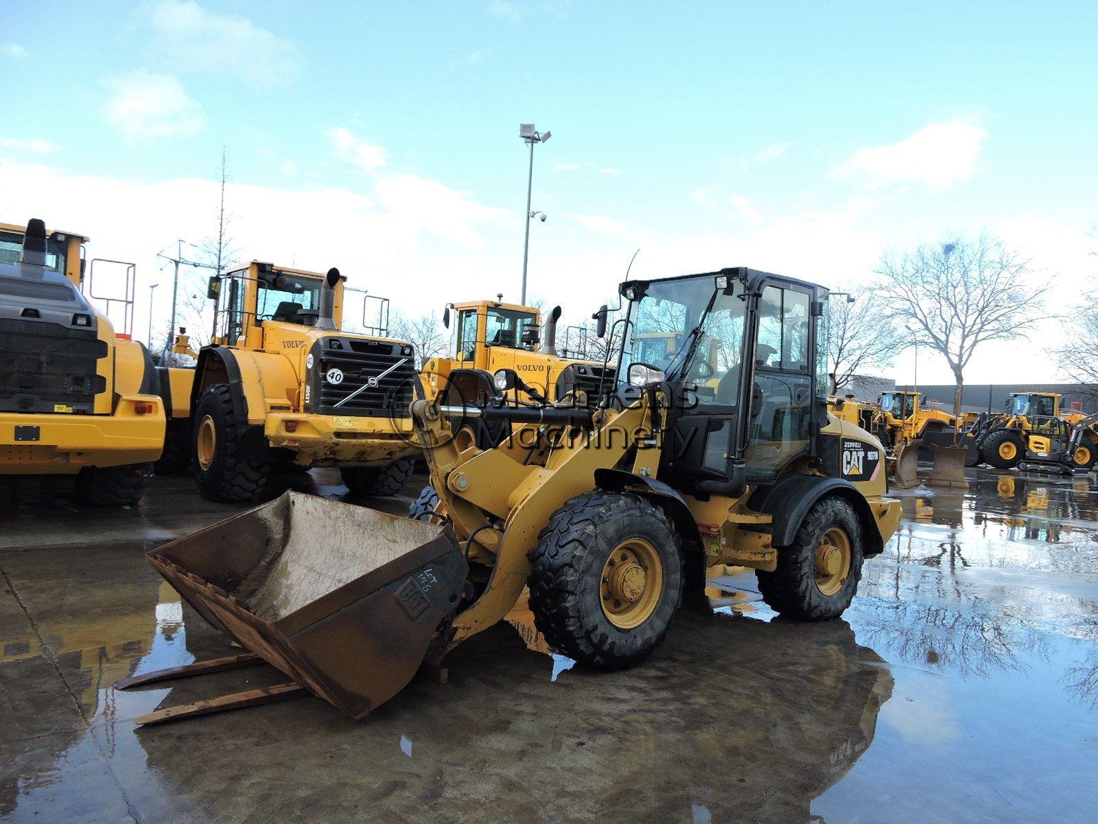 фронтальный погрузчик CATERPILLAR 907H