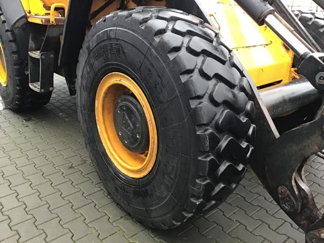 фронтальный погрузчик JCB 426 e HT