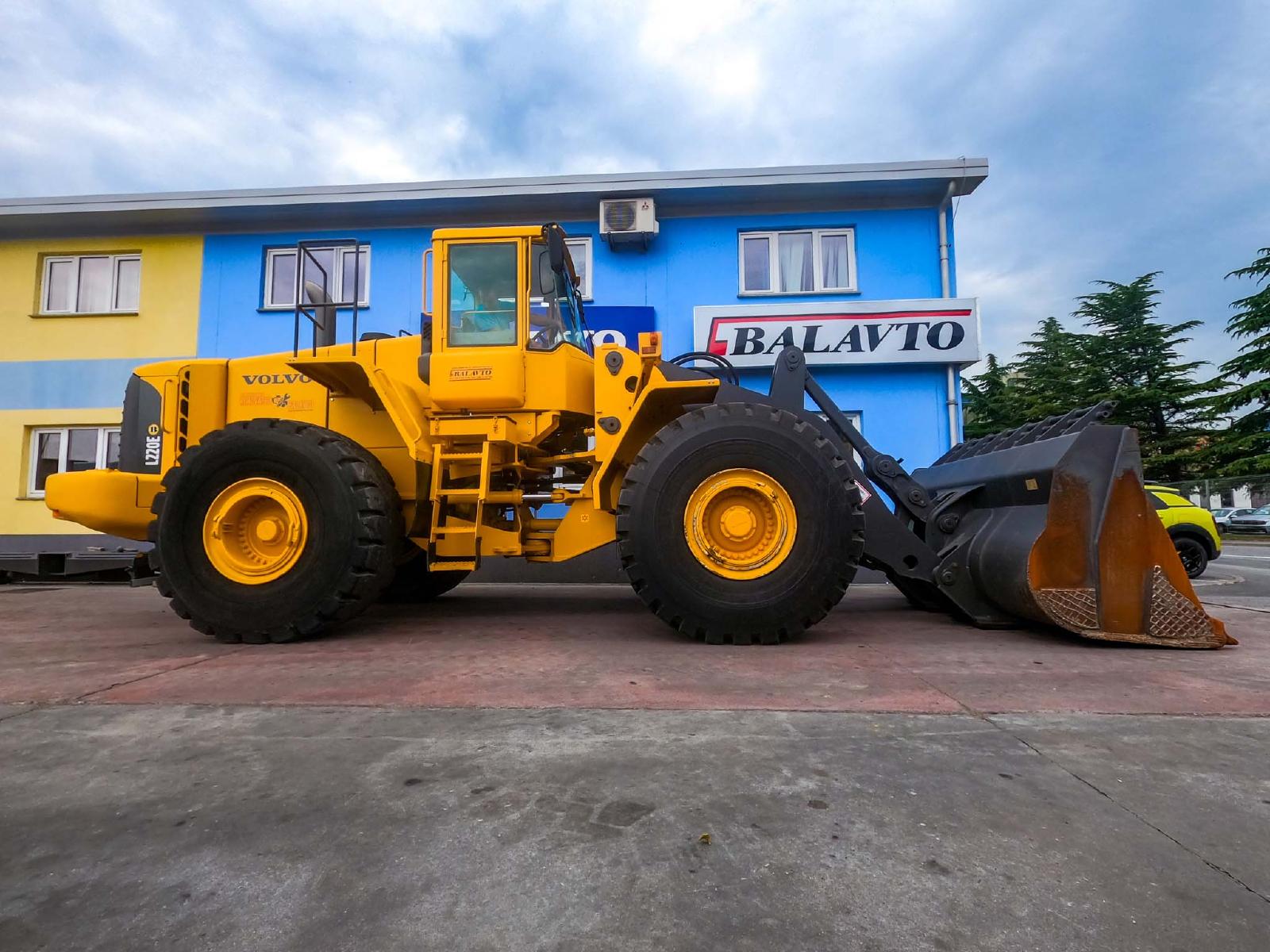 фронтальный погрузчик VOLVO L220