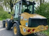 фронтальный погрузчик CATERPILLAR 906M