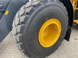 фронтальный погрузчик John-Deere 744 K