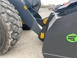 фронтальный погрузчик John-Deere 744 K