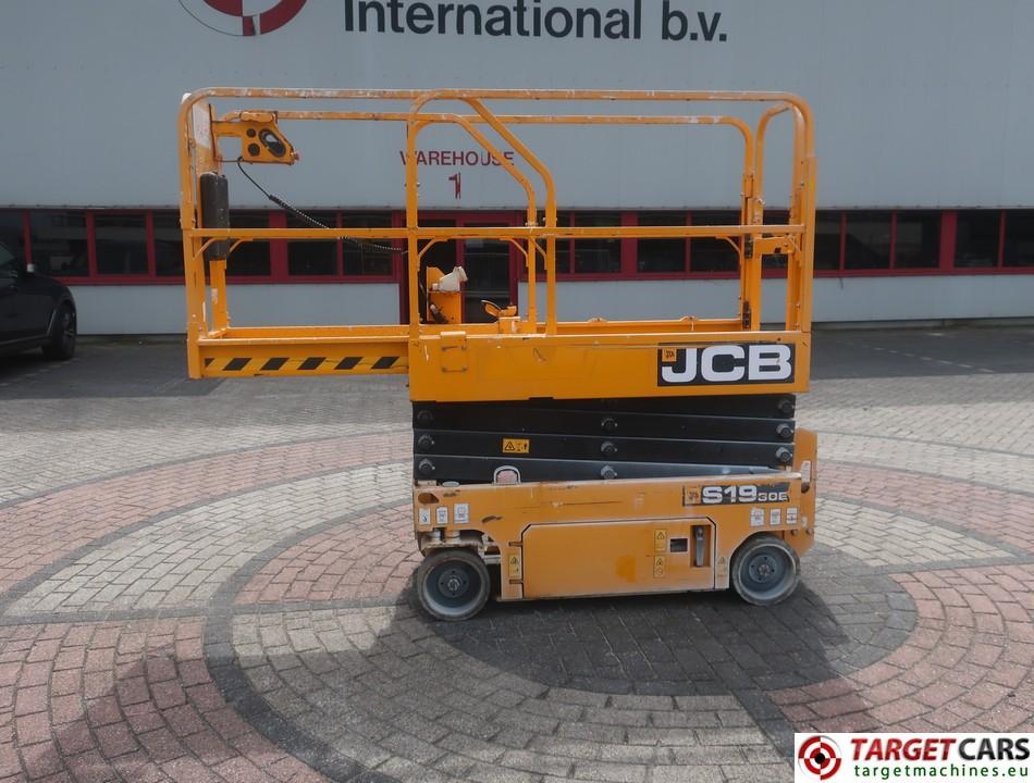 ножничный подъемник JCB S1930E