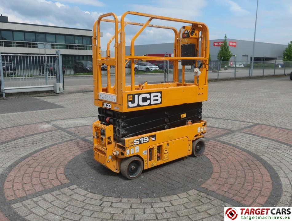 ножничный подъемник JCB S1930E