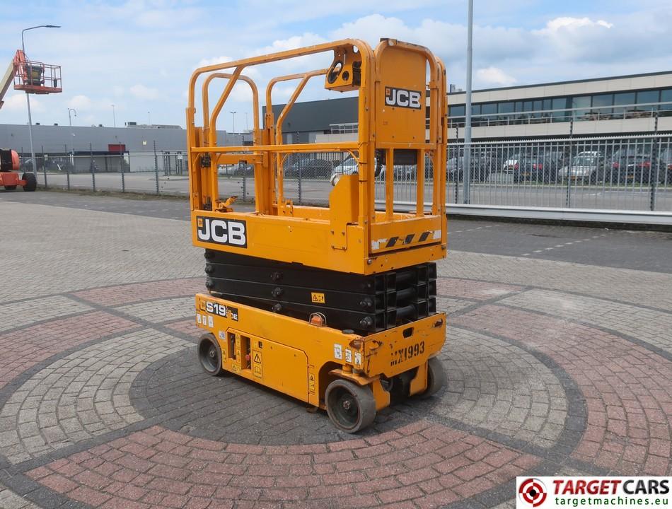 ножничный подъемник JCB S1930E