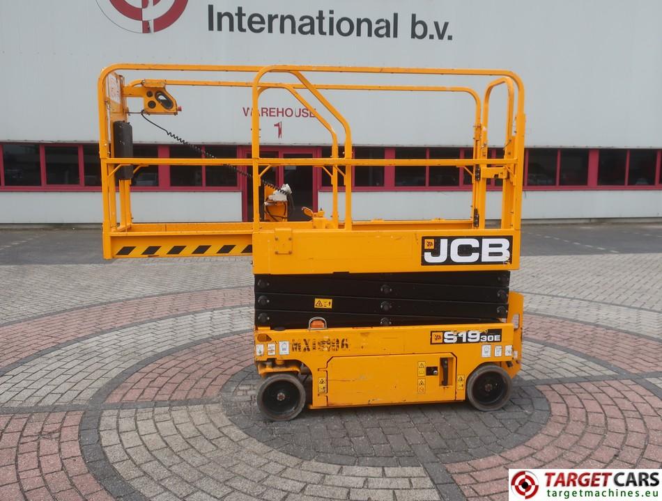 ножничный подъемник JCB S1930E