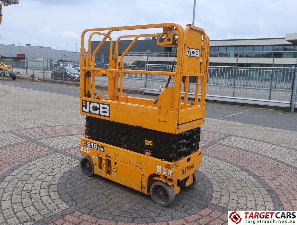 ножничный подъемник JCB S1930E