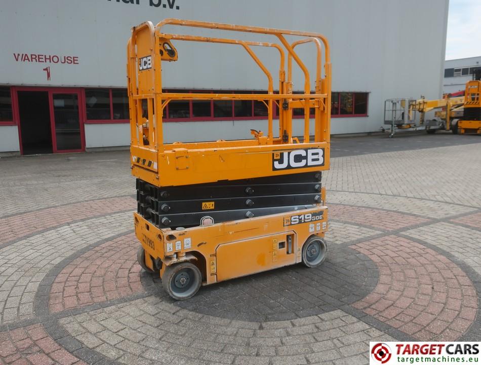 ножничный подъемник JCB S1930E